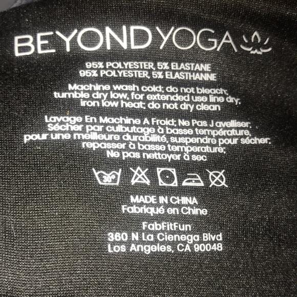 NWOT Beyond Yoga Infinity Scarf With Zip Pocket - Picture 6 of 9